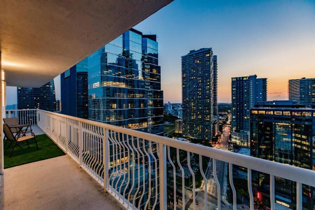 Upscale Brickell 3 Bedroom With Water Views And Free Parking Miami Bagian luar foto