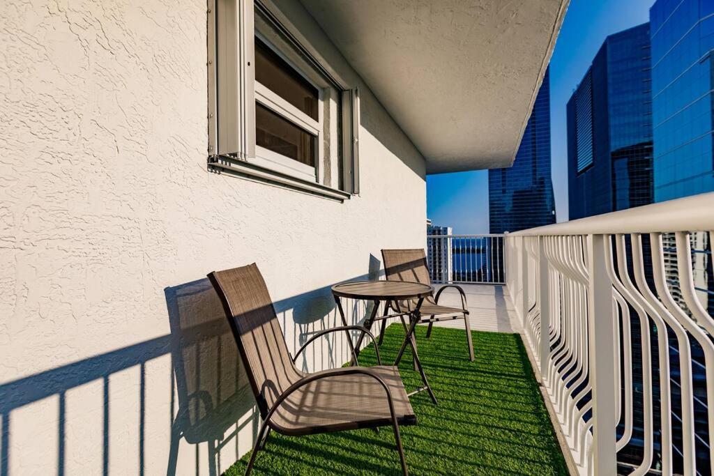 Upscale Brickell 3 Bedroom With Water Views And Free Parking Miami Bagian luar foto
