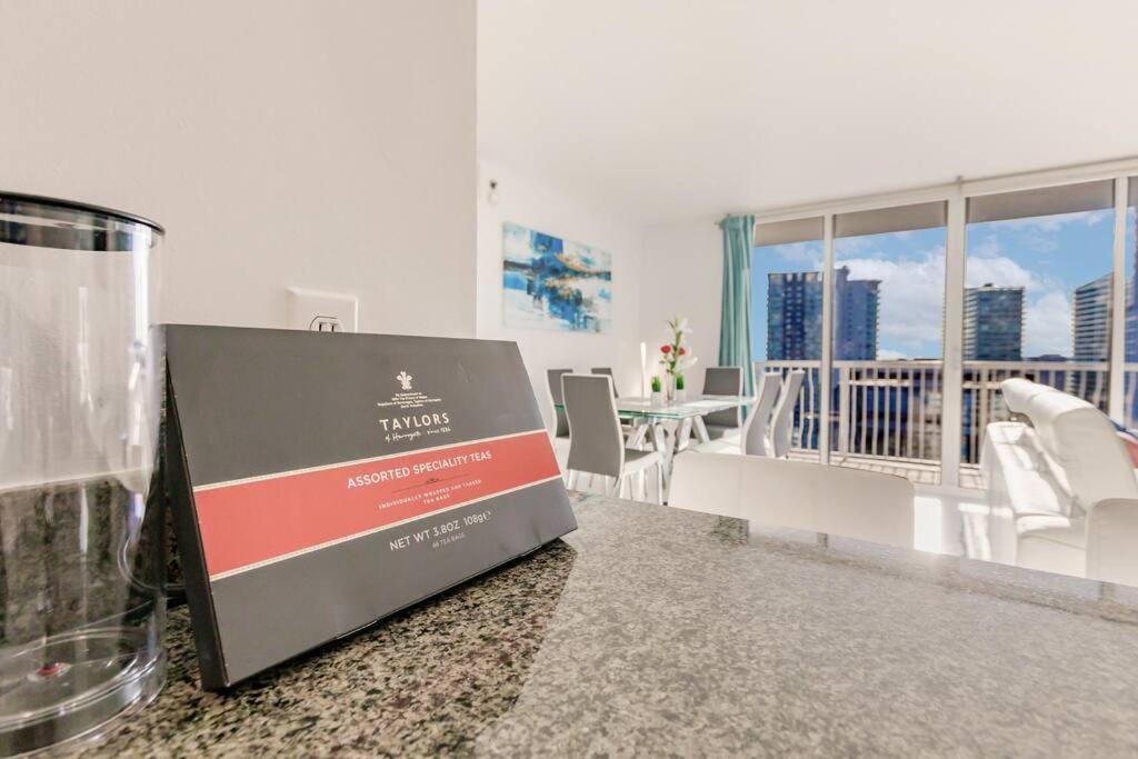 Upscale Brickell 3 Bedroom With Water Views And Free Parking Miami Bagian luar foto