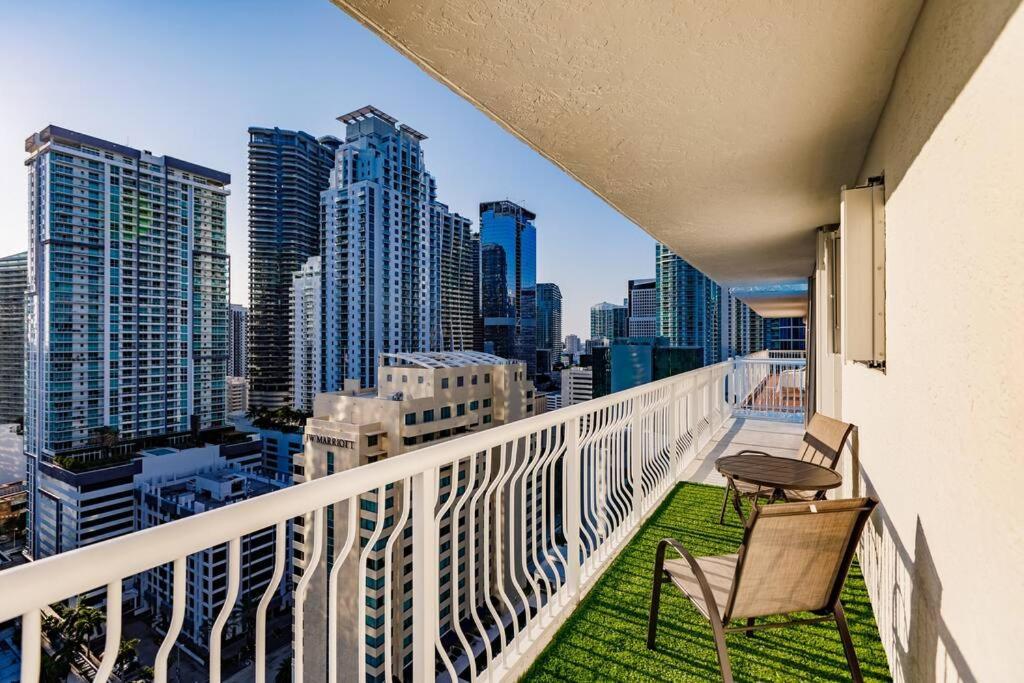 Upscale Brickell 3 Bedroom With Water Views And Free Parking Miami Bagian luar foto