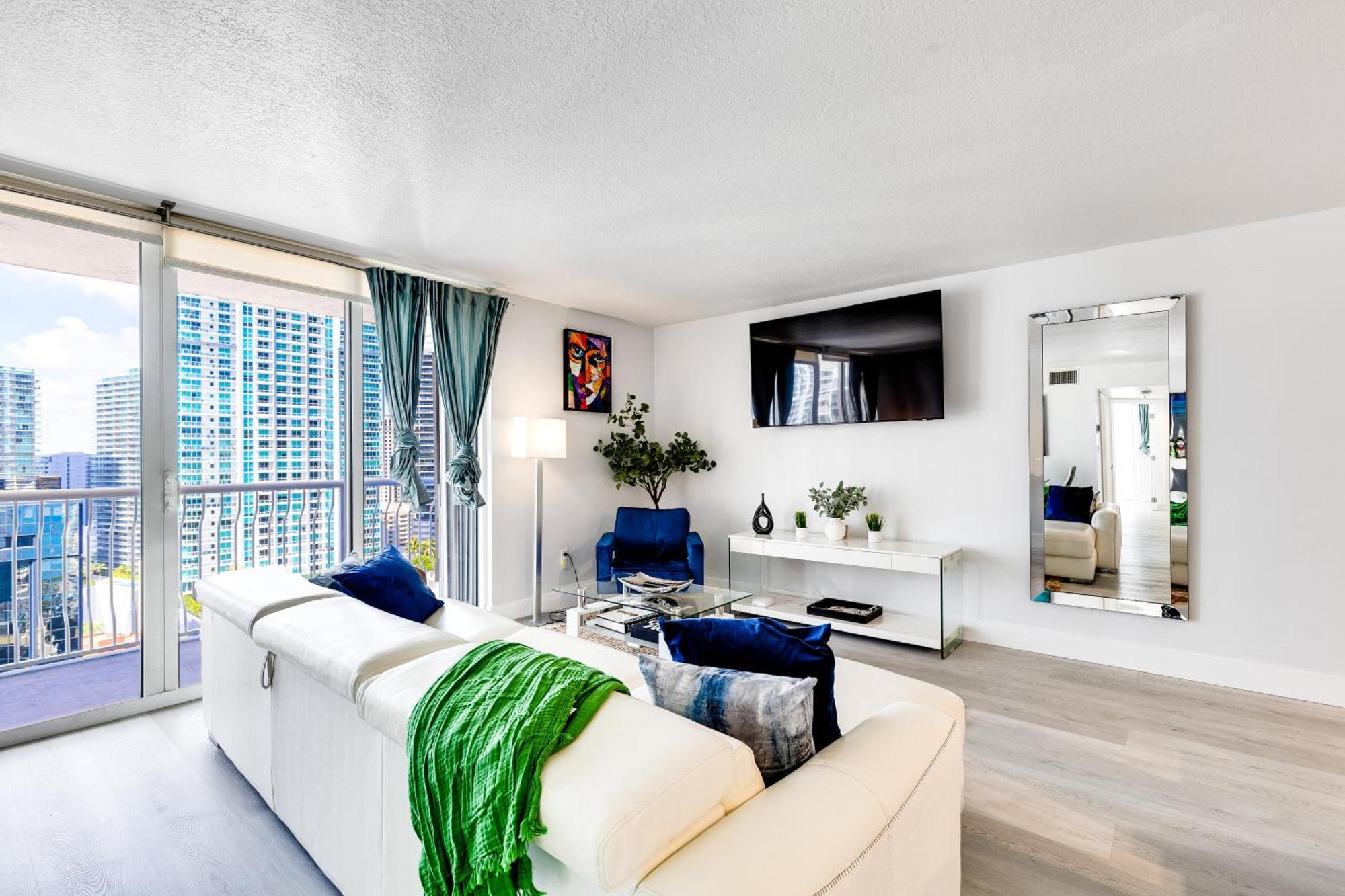 Upscale Brickell 3 Bedroom With Water Views And Free Parking Miami Bagian luar foto