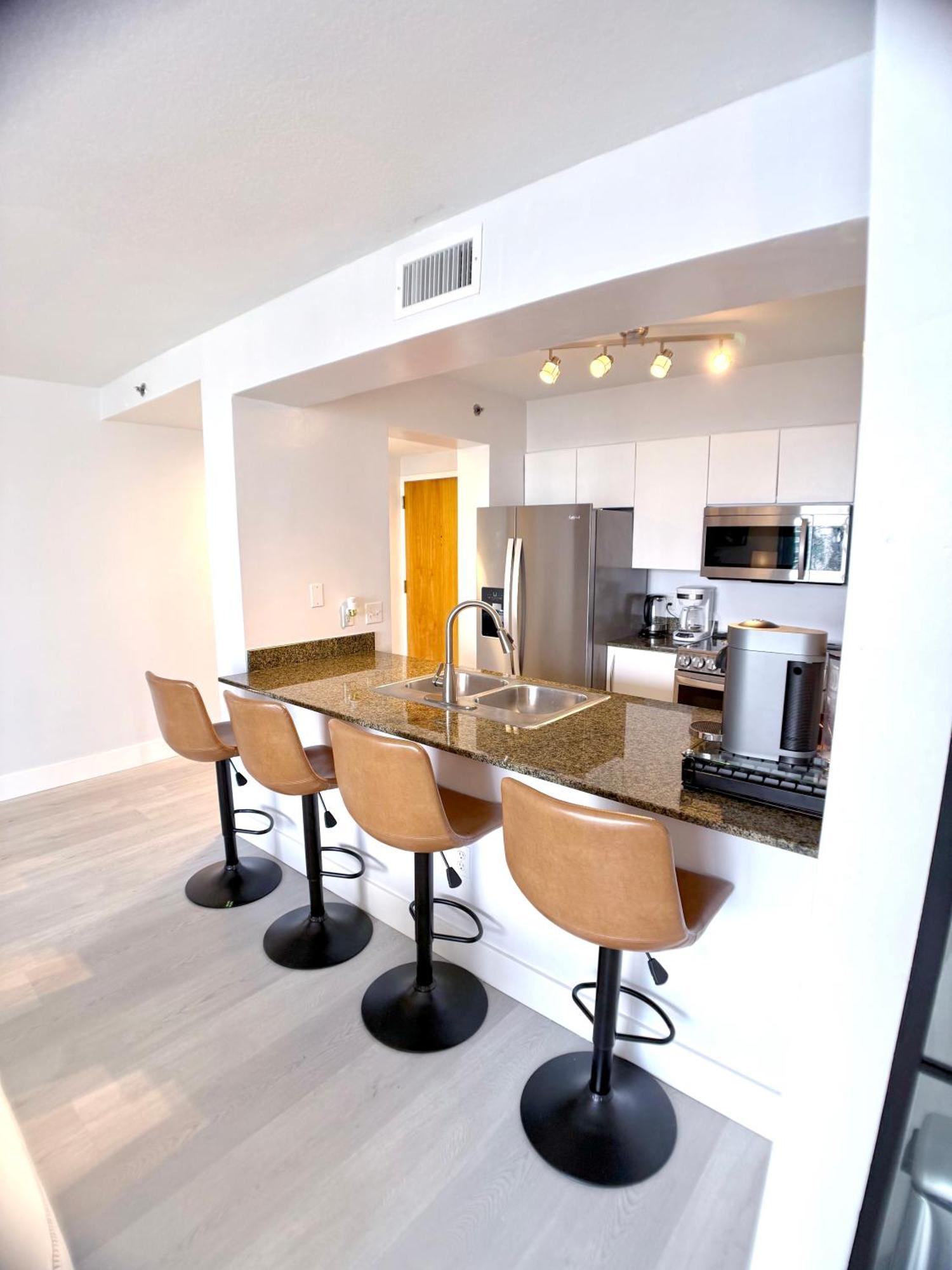 Upscale Brickell 3 Bedroom With Water Views And Free Parking Miami Bagian luar foto